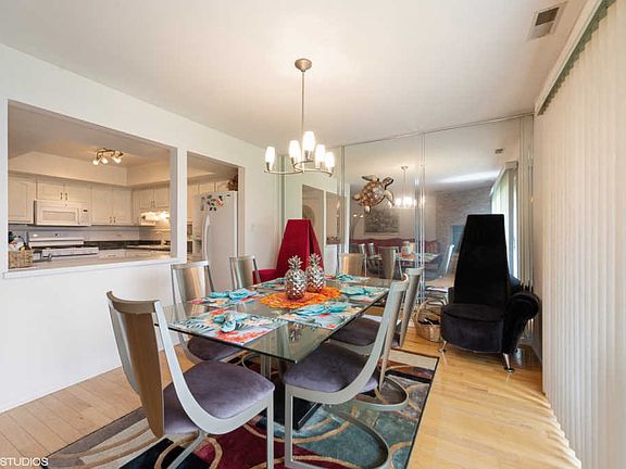 5th image of 15725 Old Orchard Ct Unit 2N
