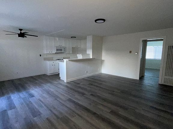 3rd image of 15507 Vanowen St #9