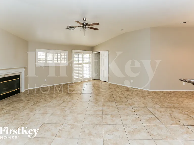 4933 Glenarden Dr — Photo 2