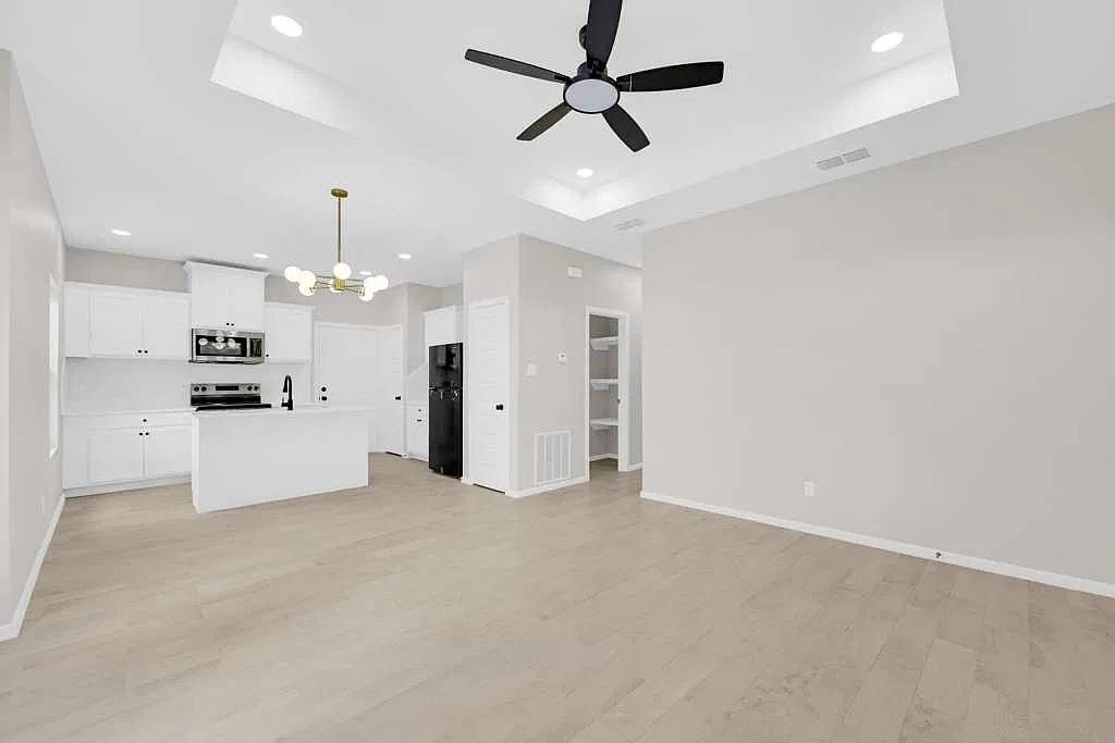 3 bed, $1,200 — Photo 4