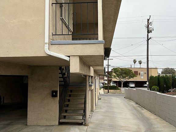 5th image of 1015 S Marguerita Ave #4
