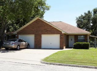 303 W Nichols St, Bellville, TX 77418