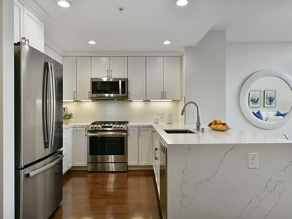 5th image of 225 9th Ave APT 321