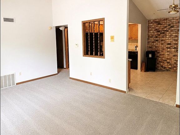 3rd image of 114B Foxberry Dr