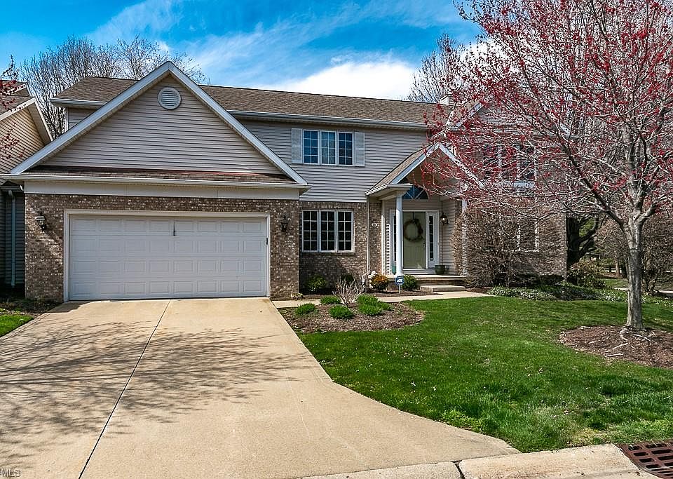 1st image of 15 Wenden Ct