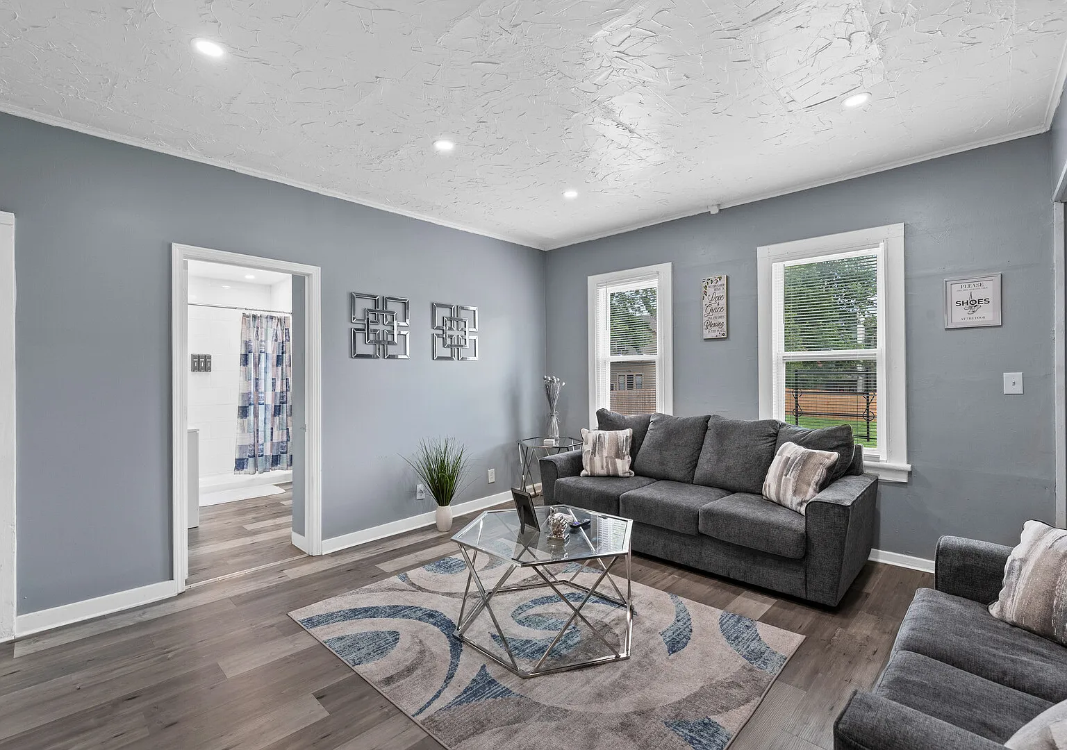 Modern 3BR w/ Laundry Near Downtown MKE — Photo 2