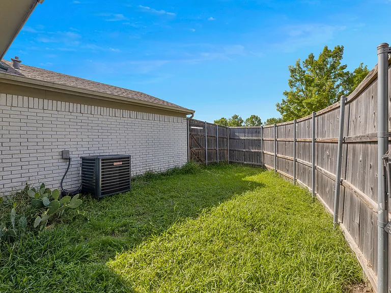 1911 Lavaca Ct — Photo 17