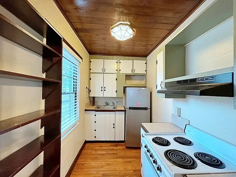 878 Kenmore Ave — Photo 1