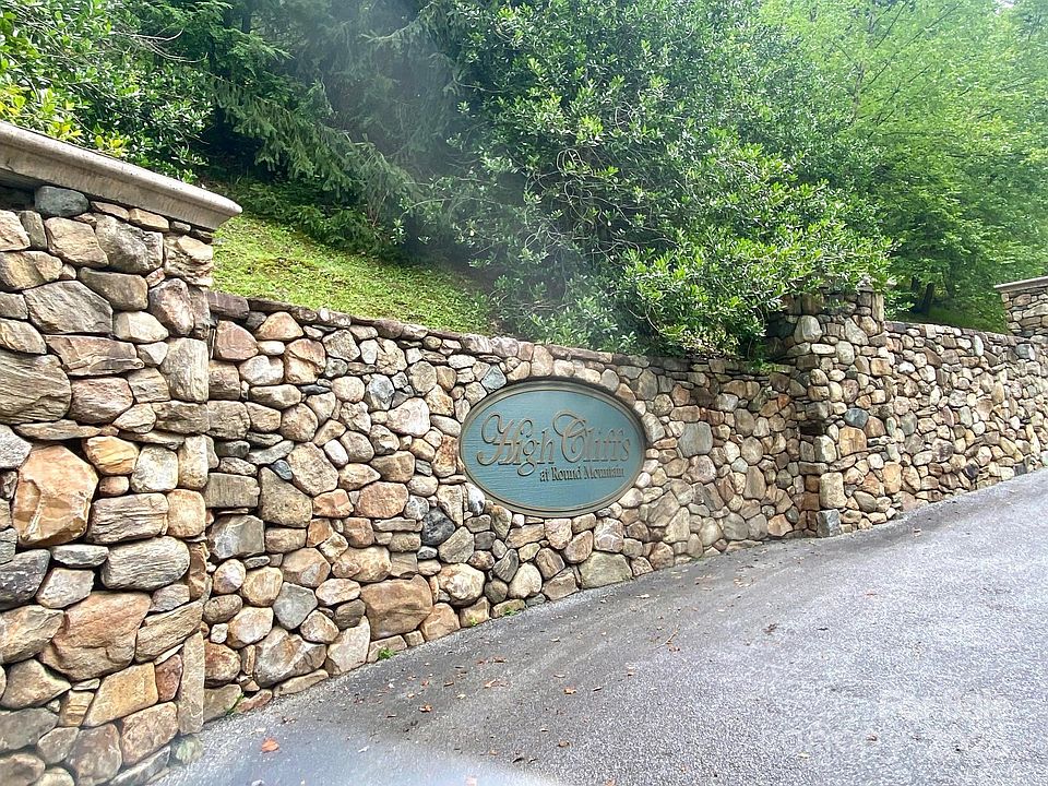 2nd image of 129 High Cliffs Trl