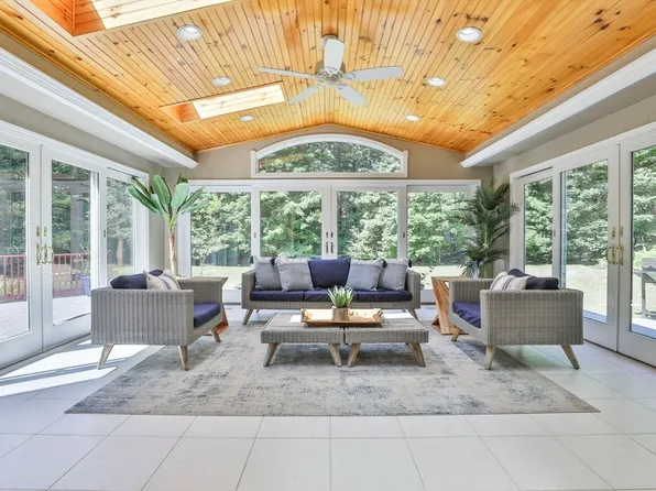 113 Great Pond Dr, Boxford, MA 01921