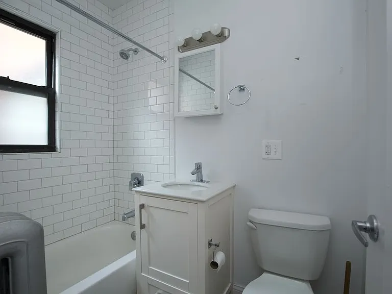 2641 N Spaulding Ave #E2 — Photo 18