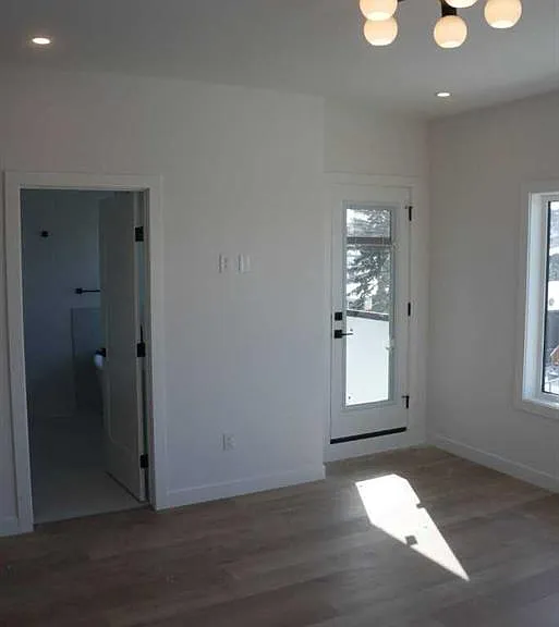 4744 Bowness Rd NW — Photo 31