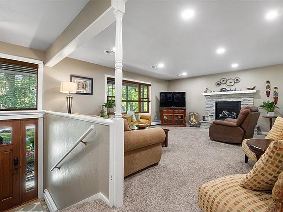 5th image of 2720 Poly Dr