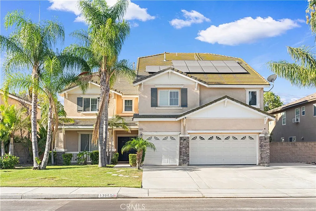 9 bed, 4.5 bath, 4398 sqft, $6,000 — Photo 1