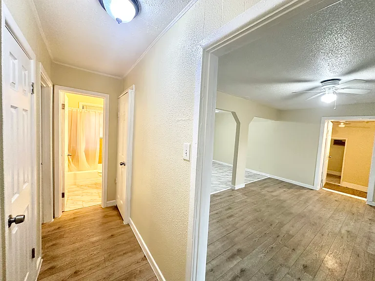 104 E Fowler Ave — Photo 40