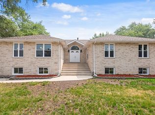 7953 Latrobe Ave, Burbank, IL