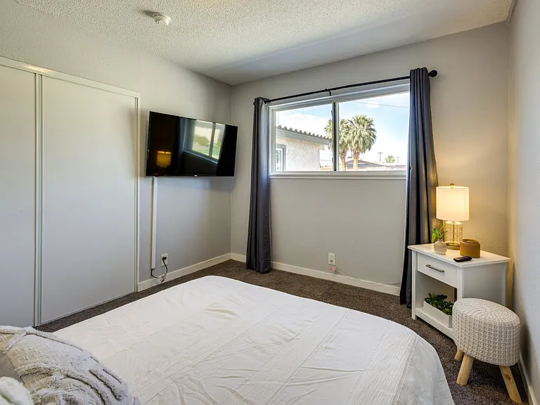 2405 Arenas St — Photo 5