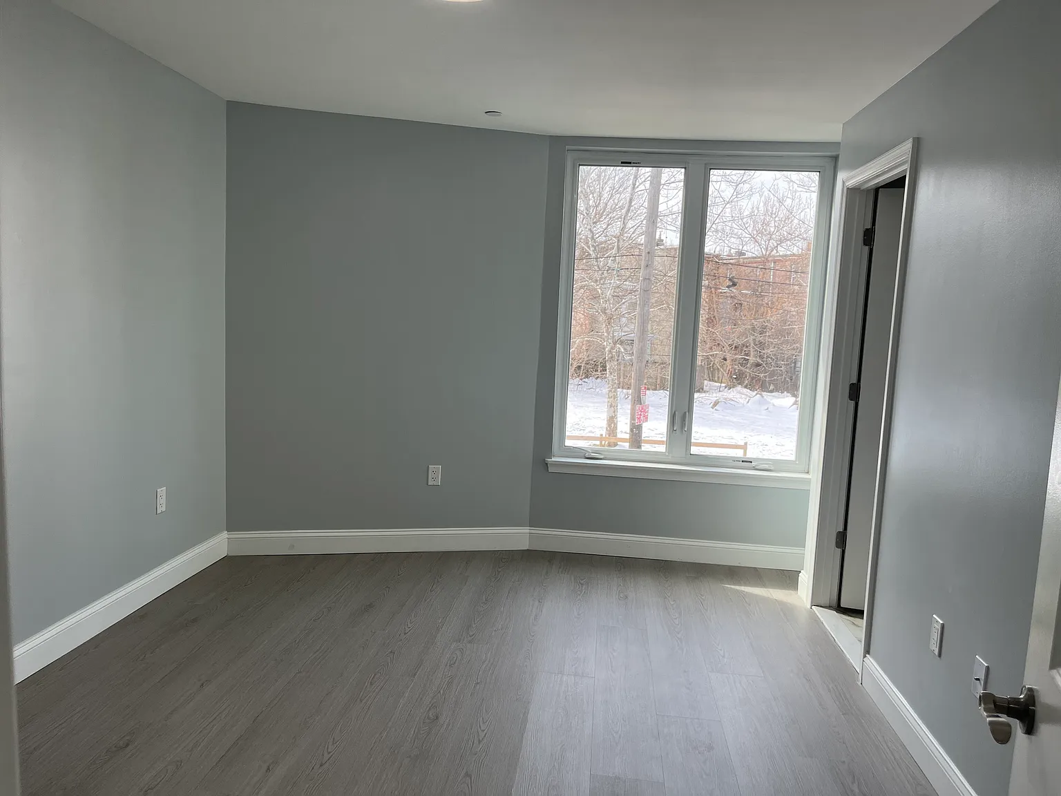 2 bed, 1001 sqft, $1,700 — Photo 3