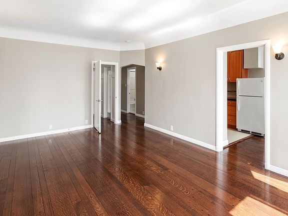 3rd image of 1700 Bay St APT 104