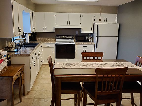 5th image of 204 Wyandotte Ave