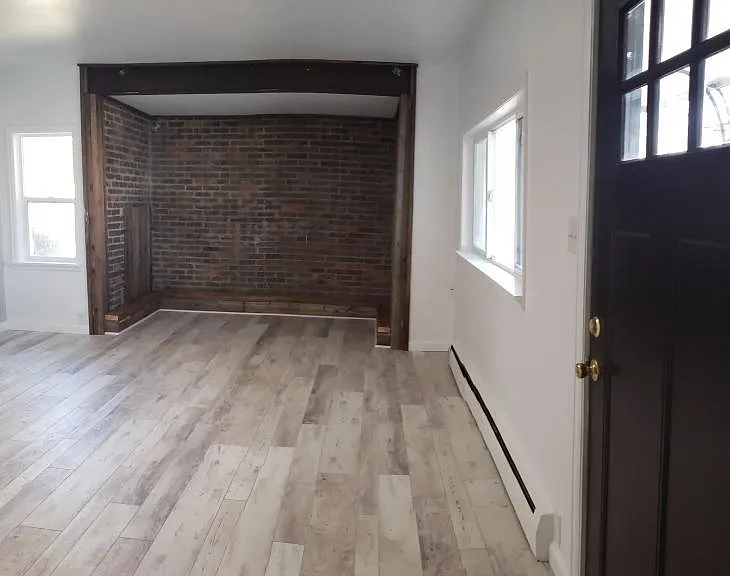 204 E Emma St — Photo 11