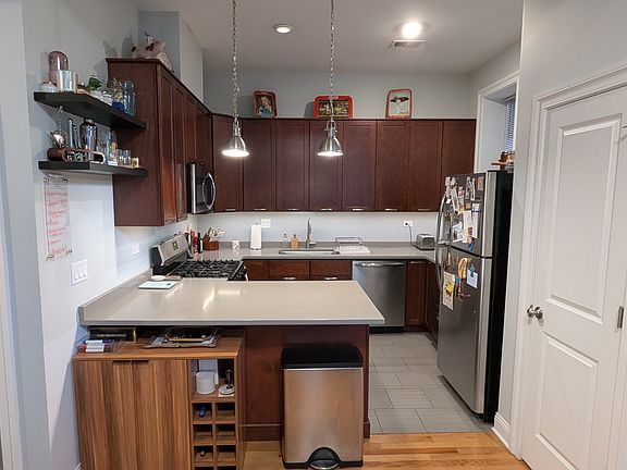 3rd image of 2350 W Belle Plaine Ave #2R
