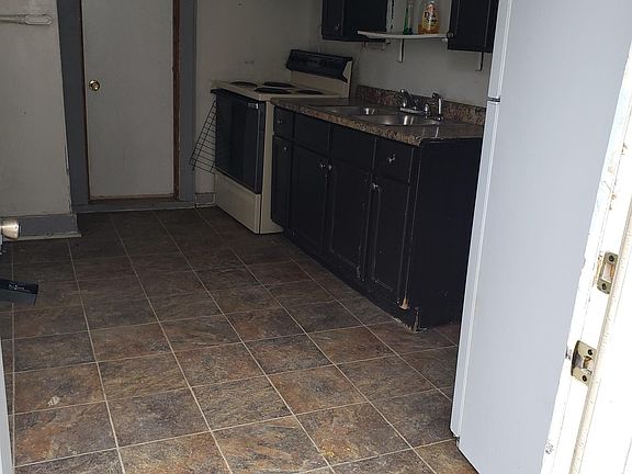 Kitchen stove/frig
