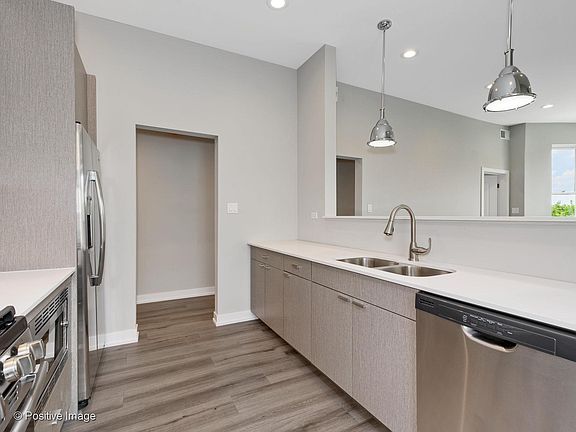 5th image of 3945 N Greenview Ave #1S