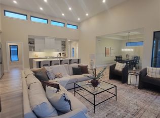 4705 162nd St, Urbandale, IA 50323