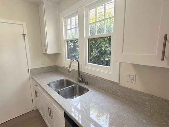 4th image of 545 S Euclid Ave APT 2