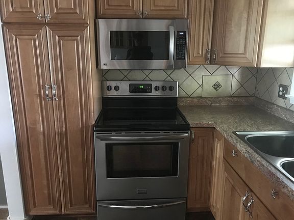 5th image of 754 Cambridge Dr