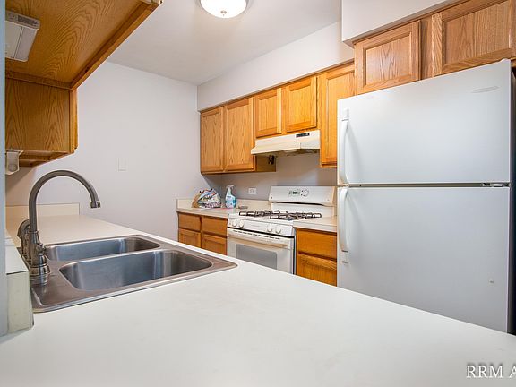 4th image of 206 W Maple Ave