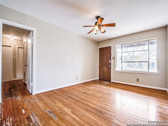 5th image of 327 Pilgrim Dr