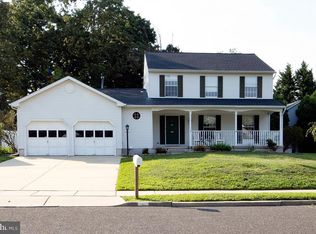 8 Greystone Ln, Sicklerville, NJ 08081