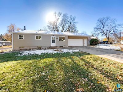 3305 E 20th St, Sioux Falls, SD, 57103