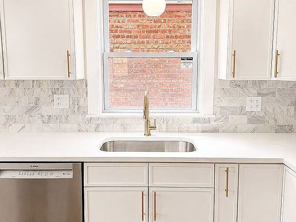4th image of 6129 W 63rd Pl