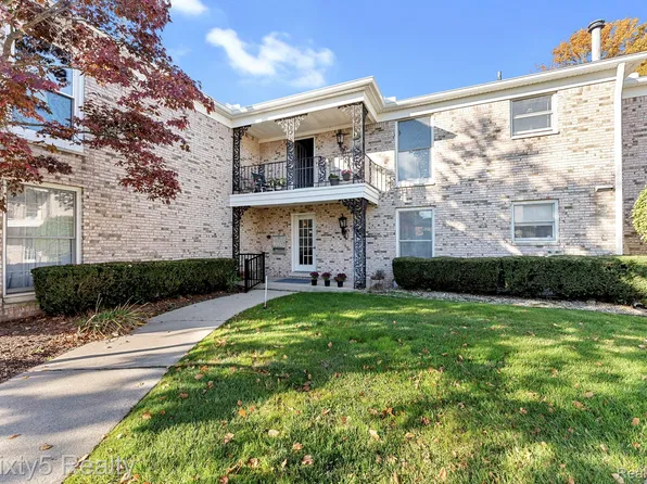 24212 E River Rd Unit 2, Grosse Ile, MI 48138