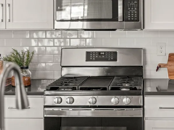 902 Magnolia Ln #902, Spring City, PA 19475