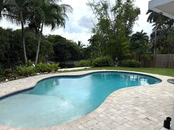 3560 Lloyd Drive, Oakland Park, FL 33309
