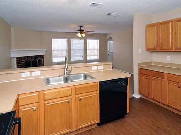 5th image of 427 Hollyberry Dr