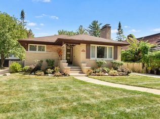 399 Selborne Rd, Riverside, IL 60546