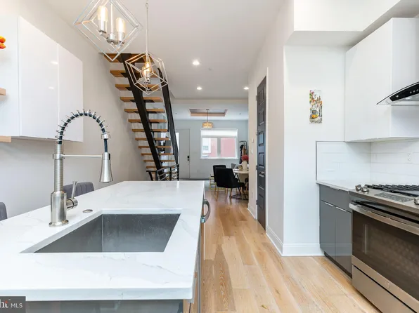 2147 Cross St, Philadelphia, PA 19146