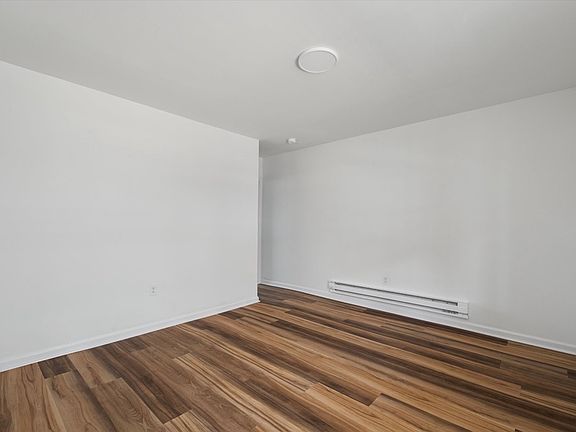 5th image of 6123 Glenmore Ave