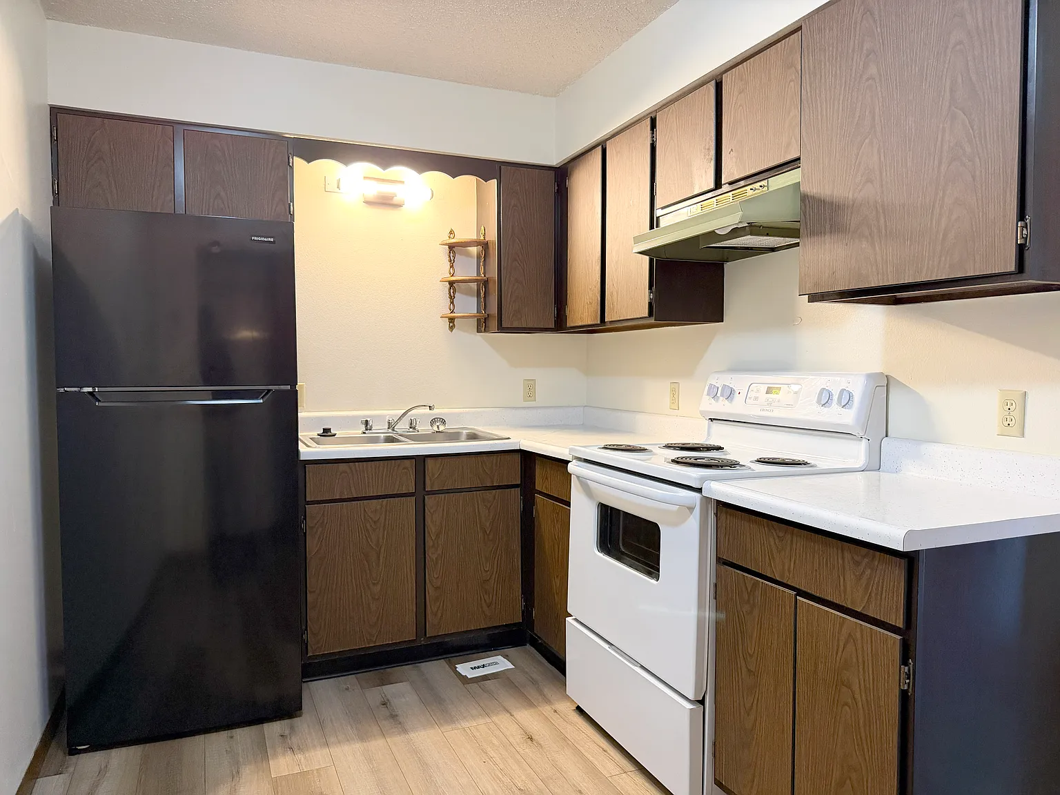 639 S Lucas St — Photo 2