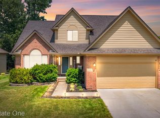 21053 Oak Ridge Dr, Clinton Township, MI 48036