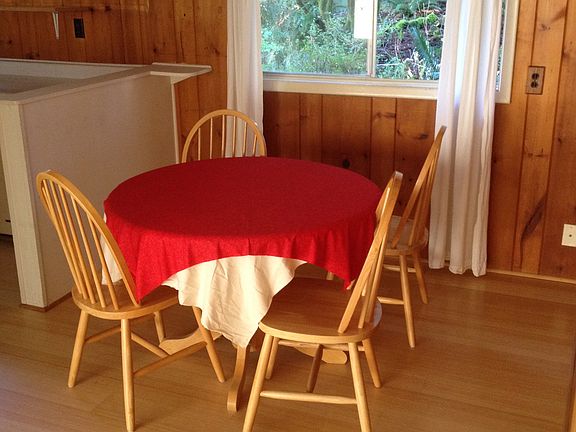  615 N Elm Dining Nook