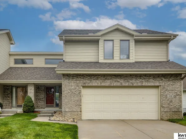 1002 Shoal Pointe Dr, Carter Lake, IA 51510