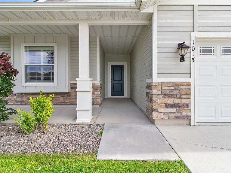 1015 White Birch Ave — Photo 4
