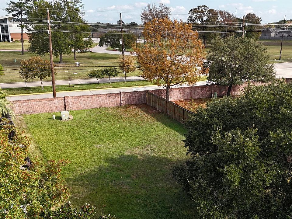 2nd image of 18006 Lovett Ln