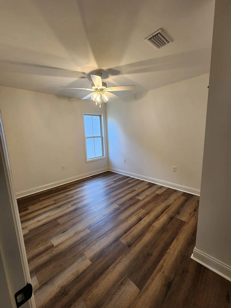 4 bed, 1420 sqft, $1,825 — Photo 2